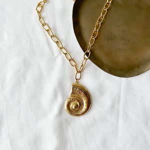 Collier escargot doré